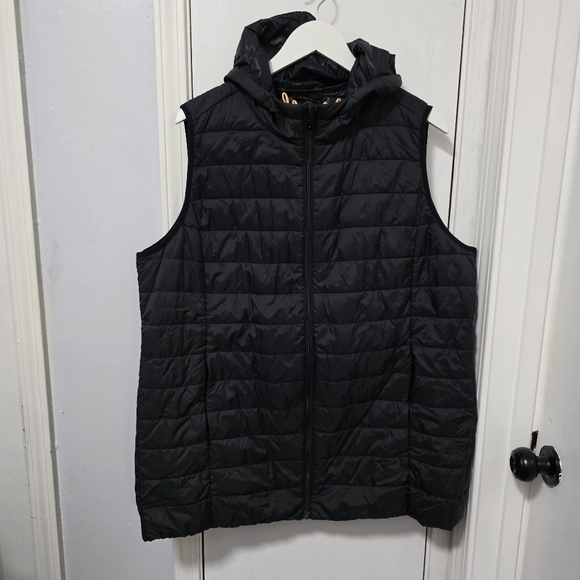 torrid Jackets & Blazers - Torrid Puffer Vest In Black Size 1x
